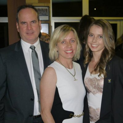 Bridget Mahon with her parents Greg and Trish. 